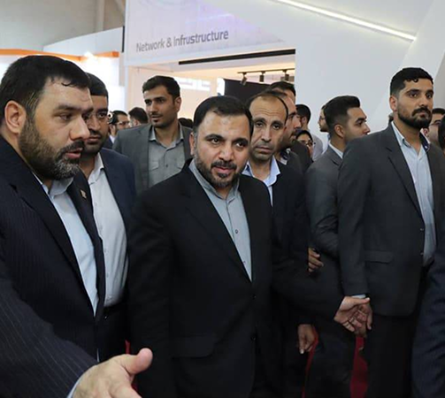 بازدید-وزیر-ارتباطات-و-اطلاعات-از-غرفه-شرکت-پیشگام-رایان